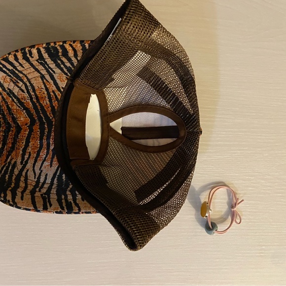 🐯 SOLD - NWT She’s Ferocious 🐯 Tiger Stripe Trucker Cap - Picture 3 of 4